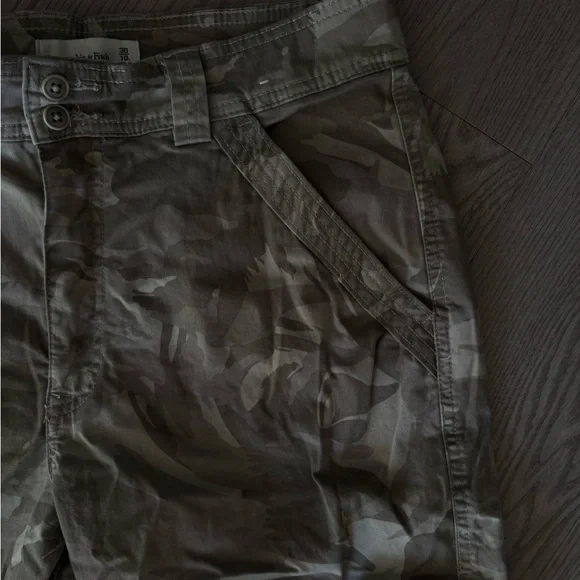 Abercrombie & Fitch Women's Tan Cargo Pants - Picture 3 of 5